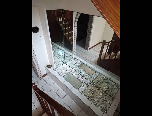 5 BEDROOM FREEHOLD FOR SALE IN UVONGO